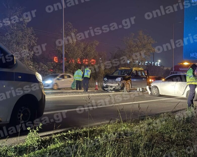 Τροχαίο με 4 τραυματίες στη Λάρισα μετά από μετωπική σύγκρουση αυτοκινήτων