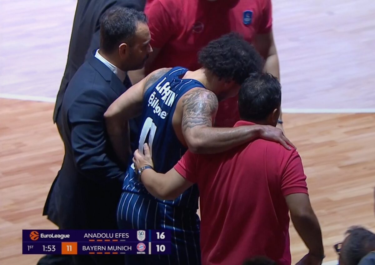 Ο Σέιν Λάρκιν τραυματίστηκε και αποχώρησε υποβασταζόμενος από το Εφές Αναντολού – Μπάγερν Μονάχου