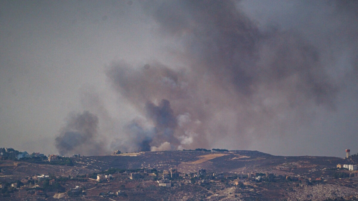 Καπνός από πλήγματα του Ισραήλ στο νότιο Λίβανο