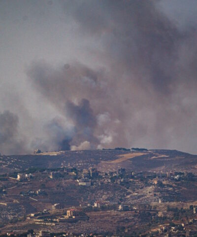 Καπνός από πλήγματα του Ισραήλ στο νότιο Λίβανο