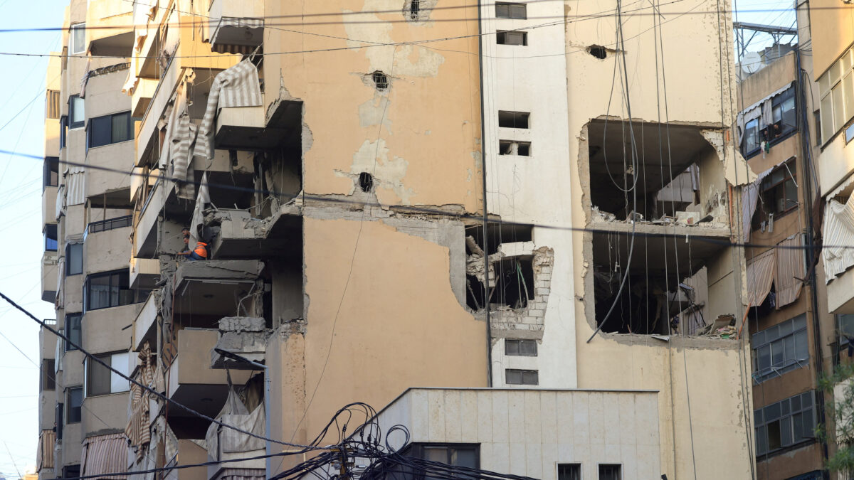 Κτήριο που υπέστη ζημιές από ισραηλινή αεροπορική επιδρομή στη Βηρυτό