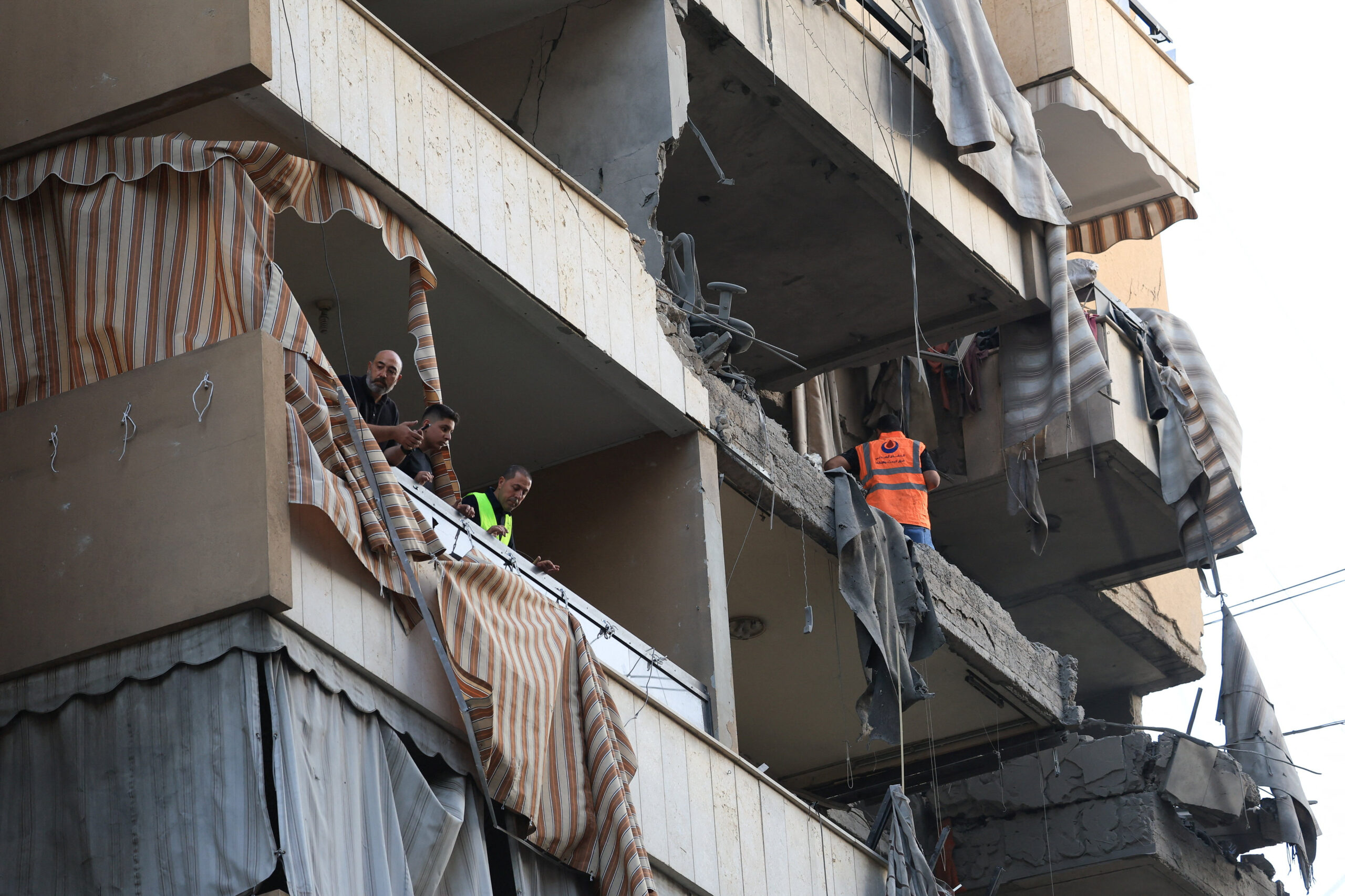 Κτήριο που υπέστη ζημιές από ισραηλινή αεροπορική επιδρομή στη Βηρυτό