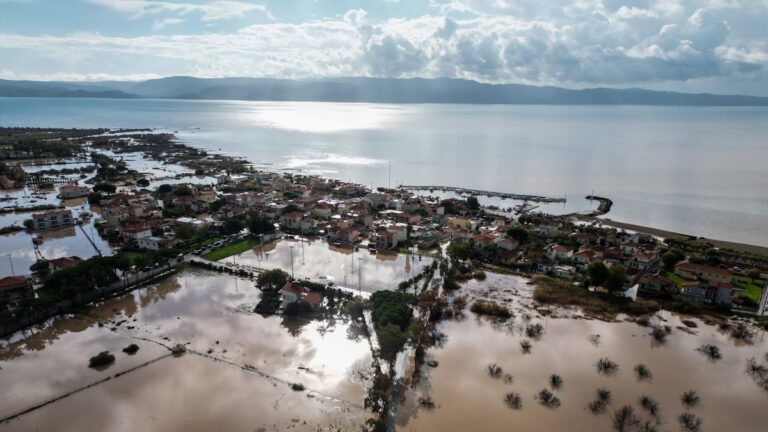 Καταστροφές και ζημιές σε σπίτια στο χωριό Καλλονή και Σκάλα Καλλονής στη κεντρική Λέσβο μετά από έντονη βροχόπτωση