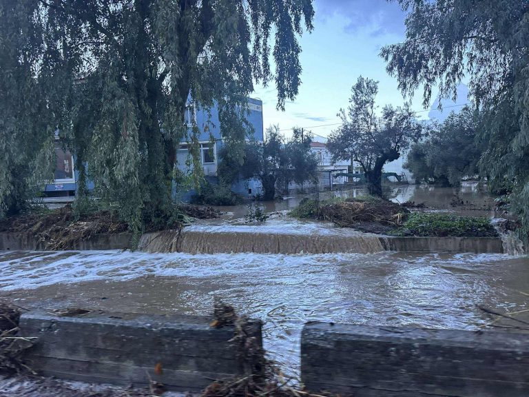 Υπερχείλισε ρέμα στην Καλλονή