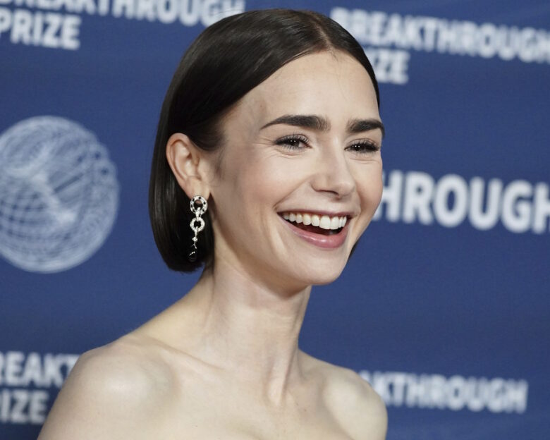 Η Λίλι Κόλινς από το «Emily in Paris» φωτογραφίζεται στα Πετράλωνα για περιοδικό μόδας