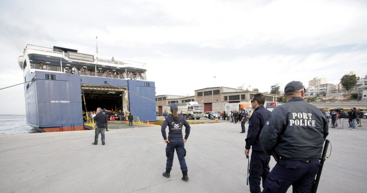 The body of a 70-year-old man was found floating in the port of Piraeus