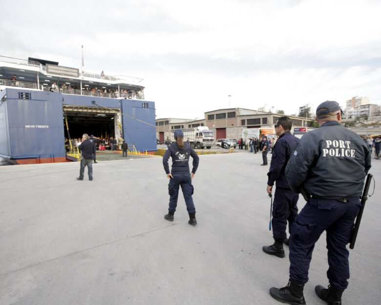 Σορός 70χρονου βρέθηκε να επιπλέει στο λιμάνι του Πειραιά