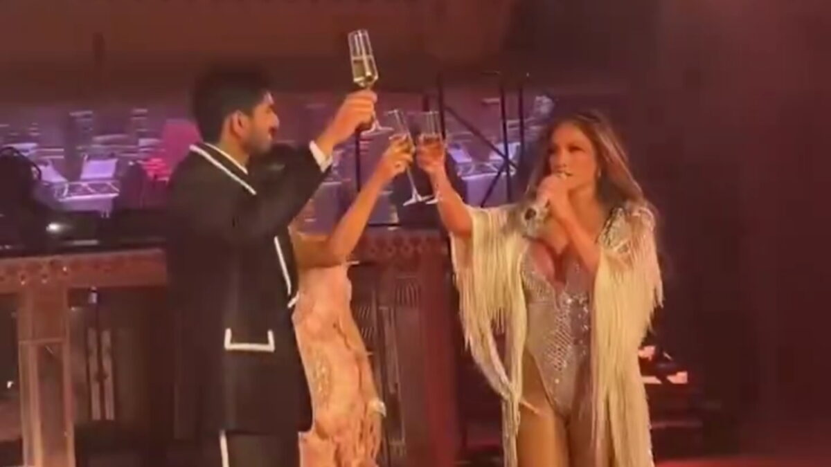 Λαμπερή εμφάνιση για την Τζένιφερ Λόπεζ στην Ινδία