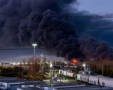 Πυκνός μαύρος καπνός