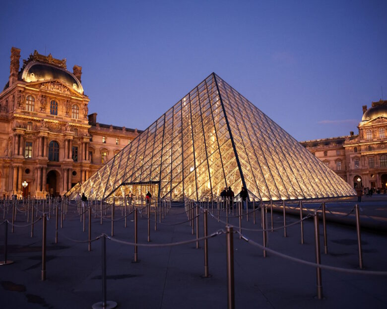 Το μουσείο του Λούβρου αυξάνει κατά 45% την τιμή του εισιτηρίου για τους επισκέπτες εκτός Ευρώπης