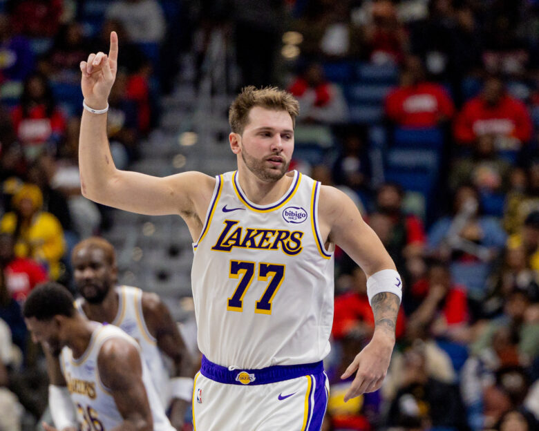 «Μαγικός» Λούκα Ντόντσιτς «τρέλανε» το NBA με φοβερή ντρίμπλα κάτω από τα πόδια αντιπάλου