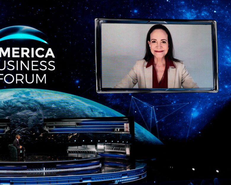 Ο Μαδούρο «απειλεί» την Ματσάδο πως αν βρεθεί στη Σουηδία για να παραλάβει το Νόμπελ Ειρήνη θα θεωρηθεί φυγόδικη