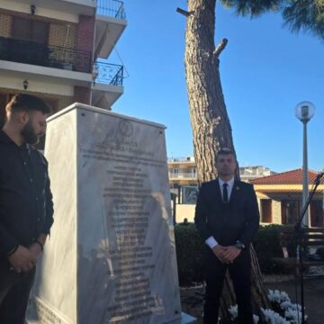 Μνημείο για τα θύματα της πλημμύρας στη Μάνδρα