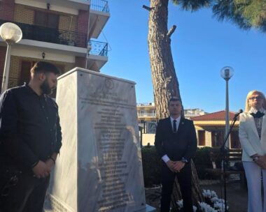 Μνημείο για τα θύματα της πλημμύρας στη Μάνδρα