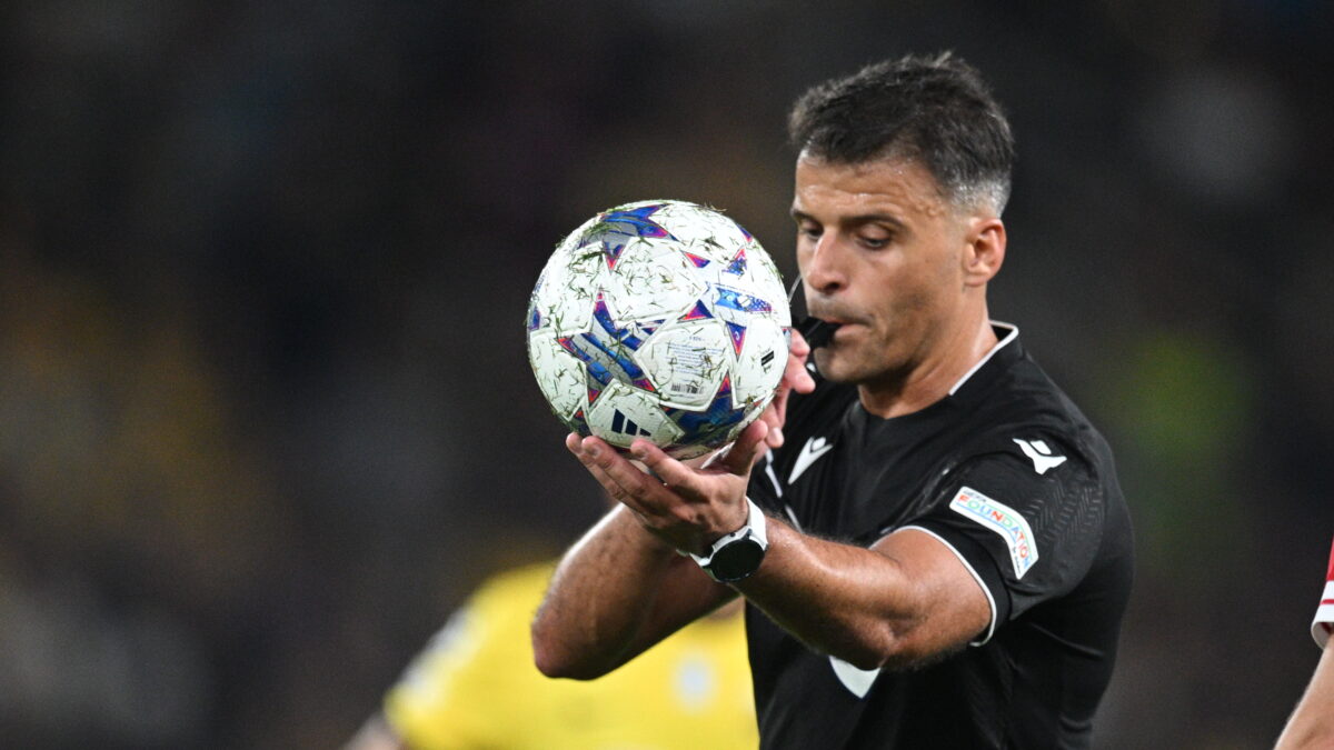 Ο διαιτητής Μανθάνο σε αγώνα της ΑΕΚ (ΑΝΤΩΝΗΣ ΝΙΚΟΛΟΠΟΥΛΟΣ