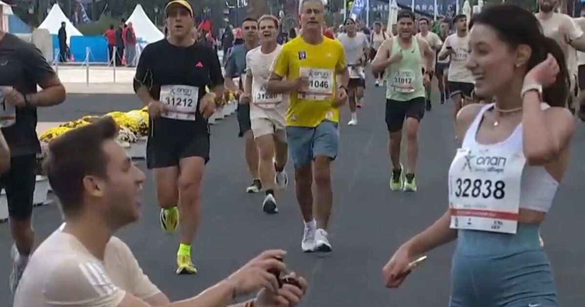 42nd Authentic Athens Marathon 2025: Marriage proposal at the finish of the 10 km – He got down on one knee and she said “yes”