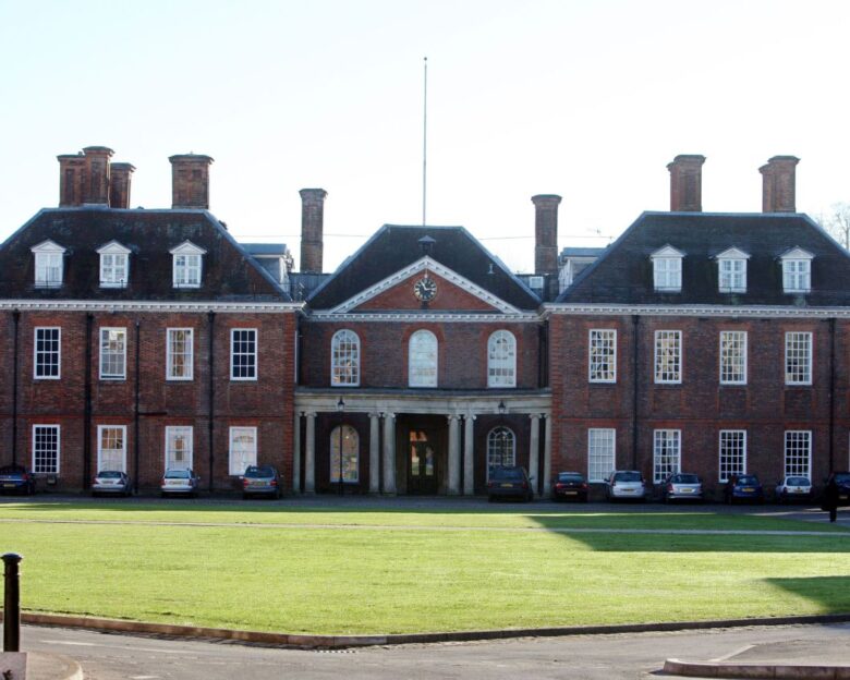 Σκάνδαλο στο ελίτ σχολείο της Κέιτ Μίντλετον: Απέλυσαν καθηγητή Φυσικής λόγω «ανάρμοστης συμπεριφοράς» και βρέθηκε απαγχονισμένος