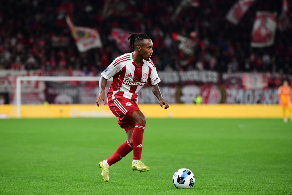 Ο Μαρτίνς με τη φανέλα του Ολυμπιακού