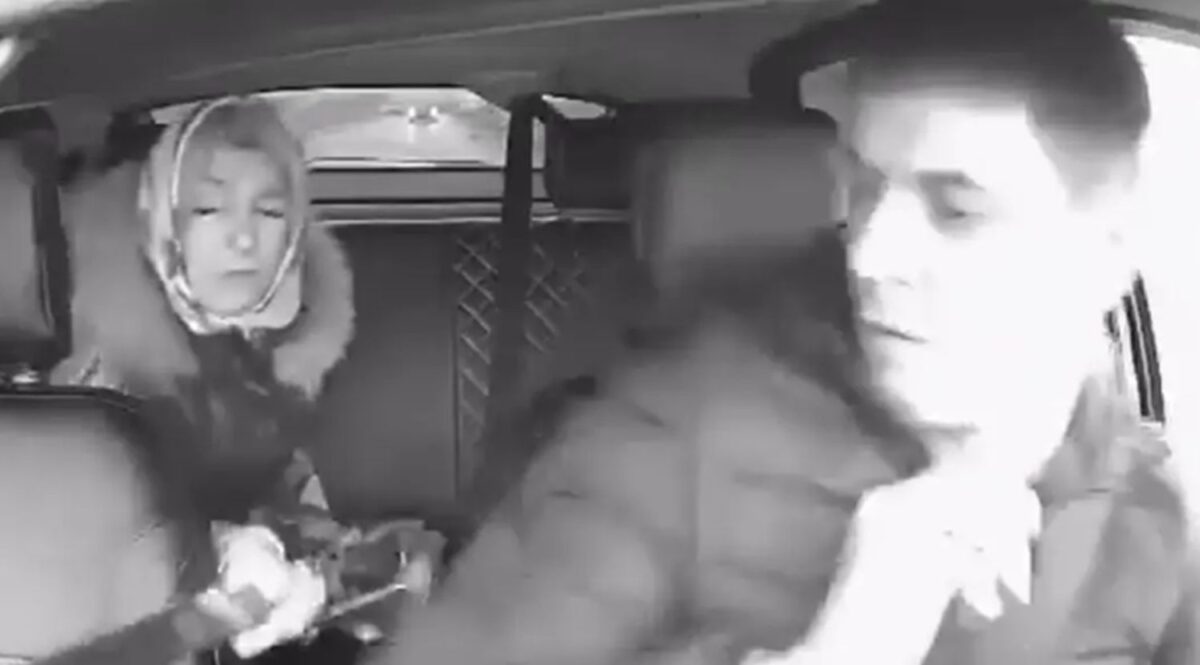 Γυναίκα έβγαλε ματσέτα σε ταξιτζή