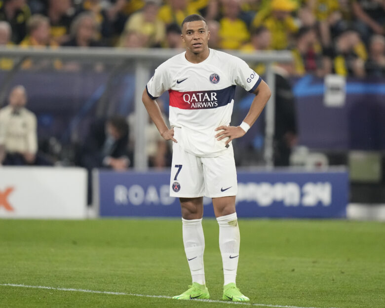 Ο Κιλιάν Εμπαπε ζητά αποζημίωση ύψους 240.000.000 ευρώ από την Παρί Σεν Ζερμέν