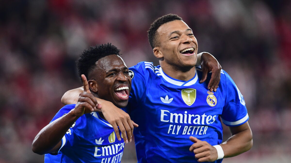 Εμπαπέ και Βίνι πανηγυρίζουν το 4ο γκολ της Ρεάλ (ΓΙΩΡΓΟΣ ΜΑΤΘΑΙΟΣ