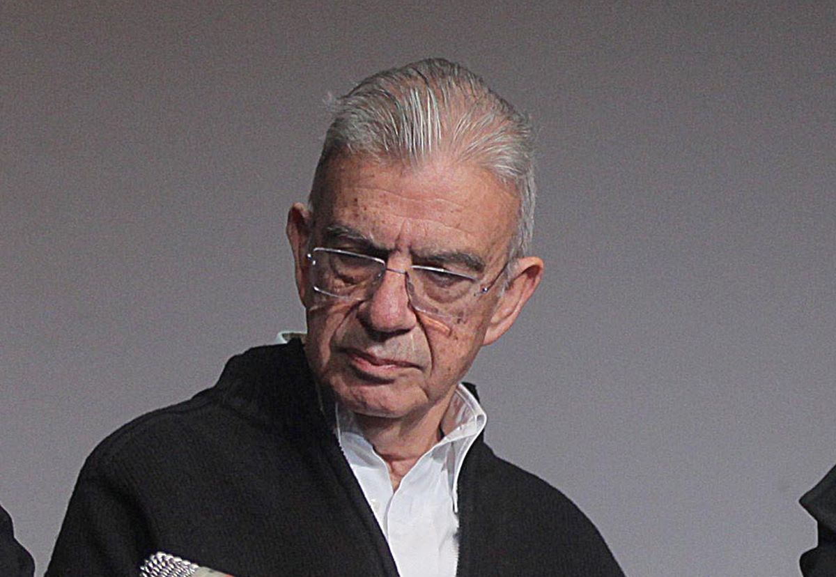 Μένης Κουμανταρέας: Ισόβια και πάλι στους 2 κατηγορούμενους για τη δολοφονία του συγγραφέα