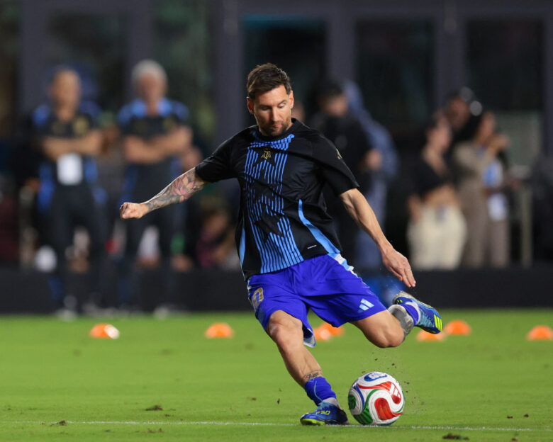 Λιονέλ Μέσι: «Τρέλα» στο Αλικάντε, ανέβηκαν στα δέντρα για να τον δουν στην προπόνηση της εθνικής Αργεντινής