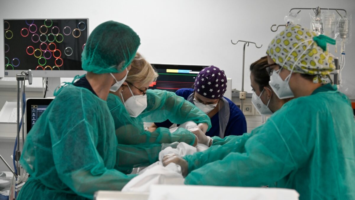 Γιατροί σε ΜΕΘ