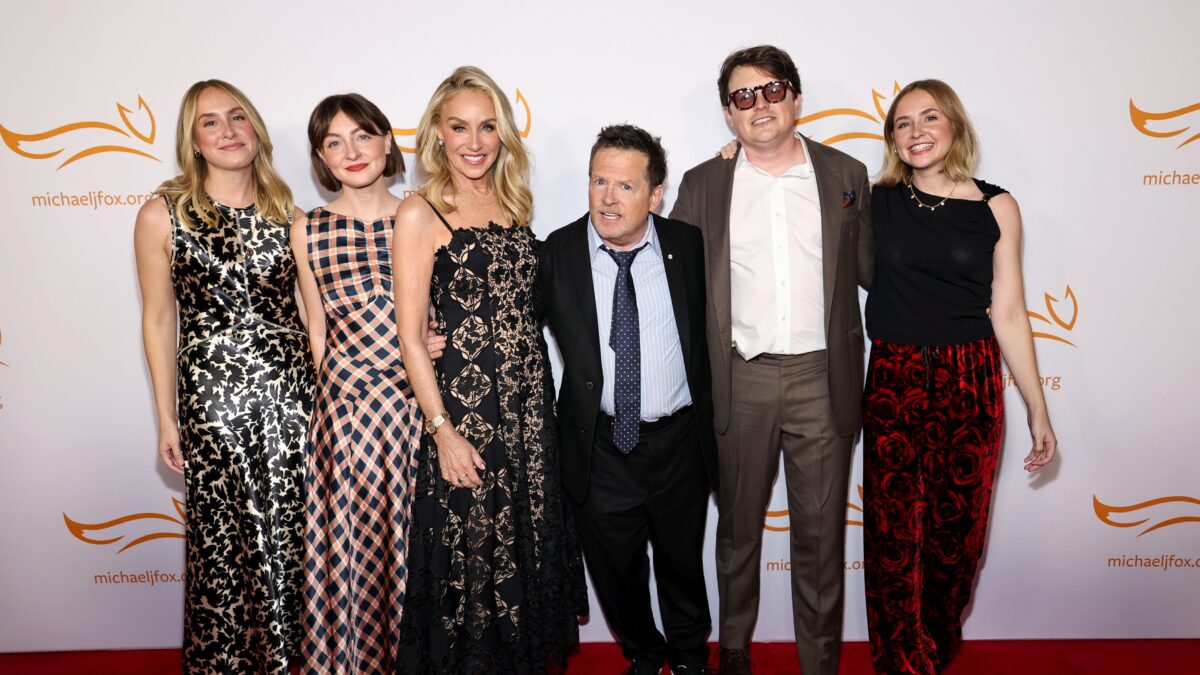 Σπάνια εμφάνιση του ηθοποιού Michael J. Fox με την οικογένειά του