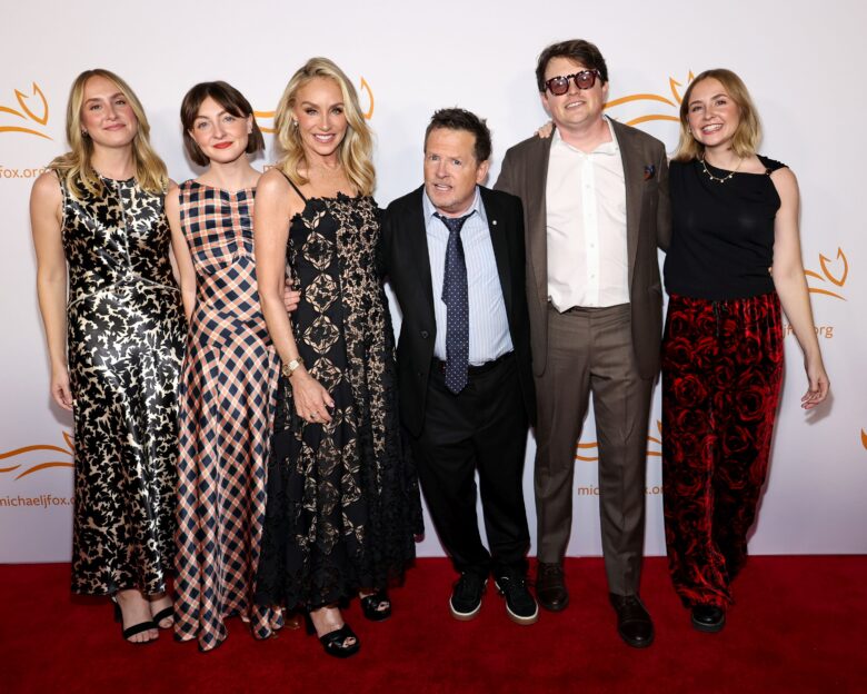 Michael J. Fox: Σπάνια δημόσια εμφάνιση με την οικογένειά του σε εκδήλωση για τη θεραπεία του Πάρκινσον