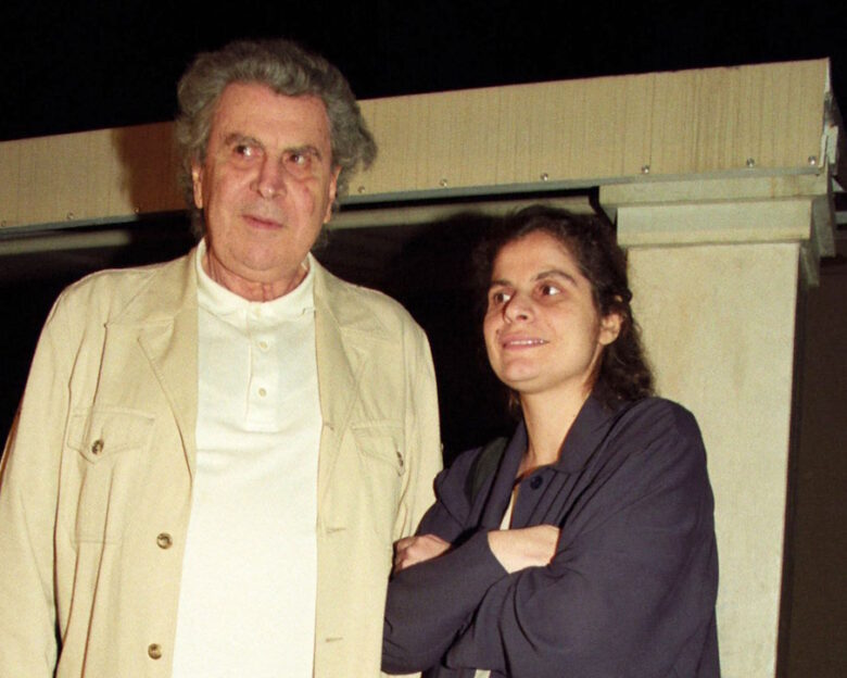 Σοκάρει η Μαργαρίτα Θεοδωράκη: «Ο πατέρας μου είχε πολλές φορές τάσεις αυτοκτονίας»