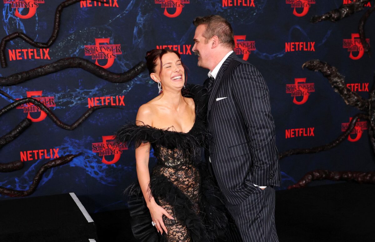 Η Μίλι Μπόμπι Μπράουν και ο Ντέιβιντ Χάρμπορ