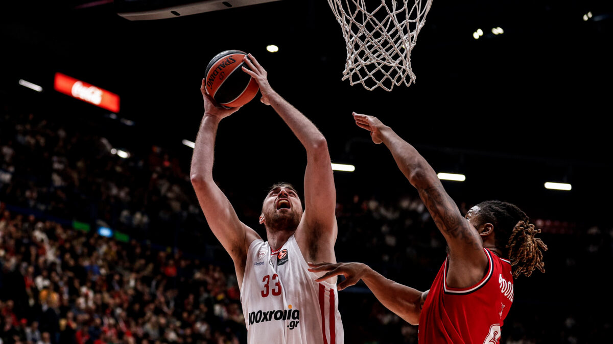 Ο Μιλουτίνοφ κόντρα στην Αρμάνι (EUROKINISSI)