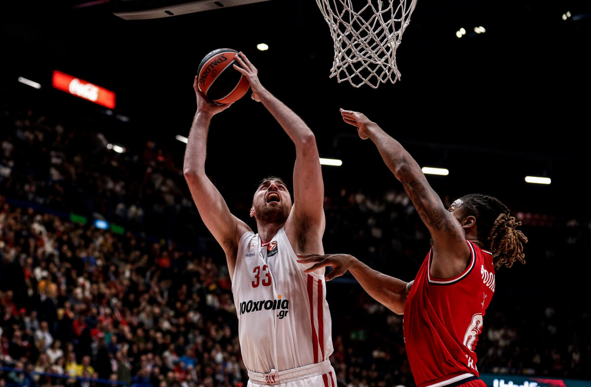 Ο Μιλουτίνοφ κόντρα στην Αρμάνι (EUROKINISSI)