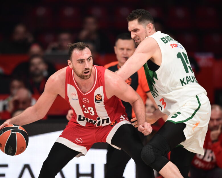 Ο Μιλουτίνοφ συγκλόνισε για τον τραυματισμό του Έβανς: Αυτό που συνέβη πάλι είναι τραγωδία