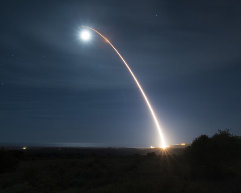 Οι ΗΠΑ εκτόξευσαν διηπειρωτικό βαλλιστικό πύραυλο «Minuteman III» – Είχαν ενημερώσει εκ των προτέρων τη Ρωσία
