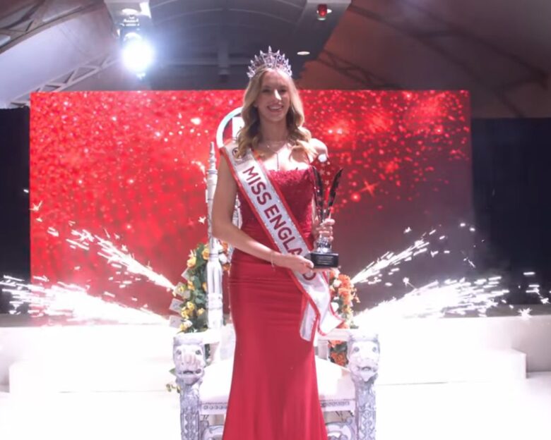 Η Grace Richardson είναι η πρώτη ανοιχτά ομοφυλόφιλη Μις Αγγλία: Από τον σχολικό εκφοβισμό στο όνειρο που έγινε πραγματικότητα