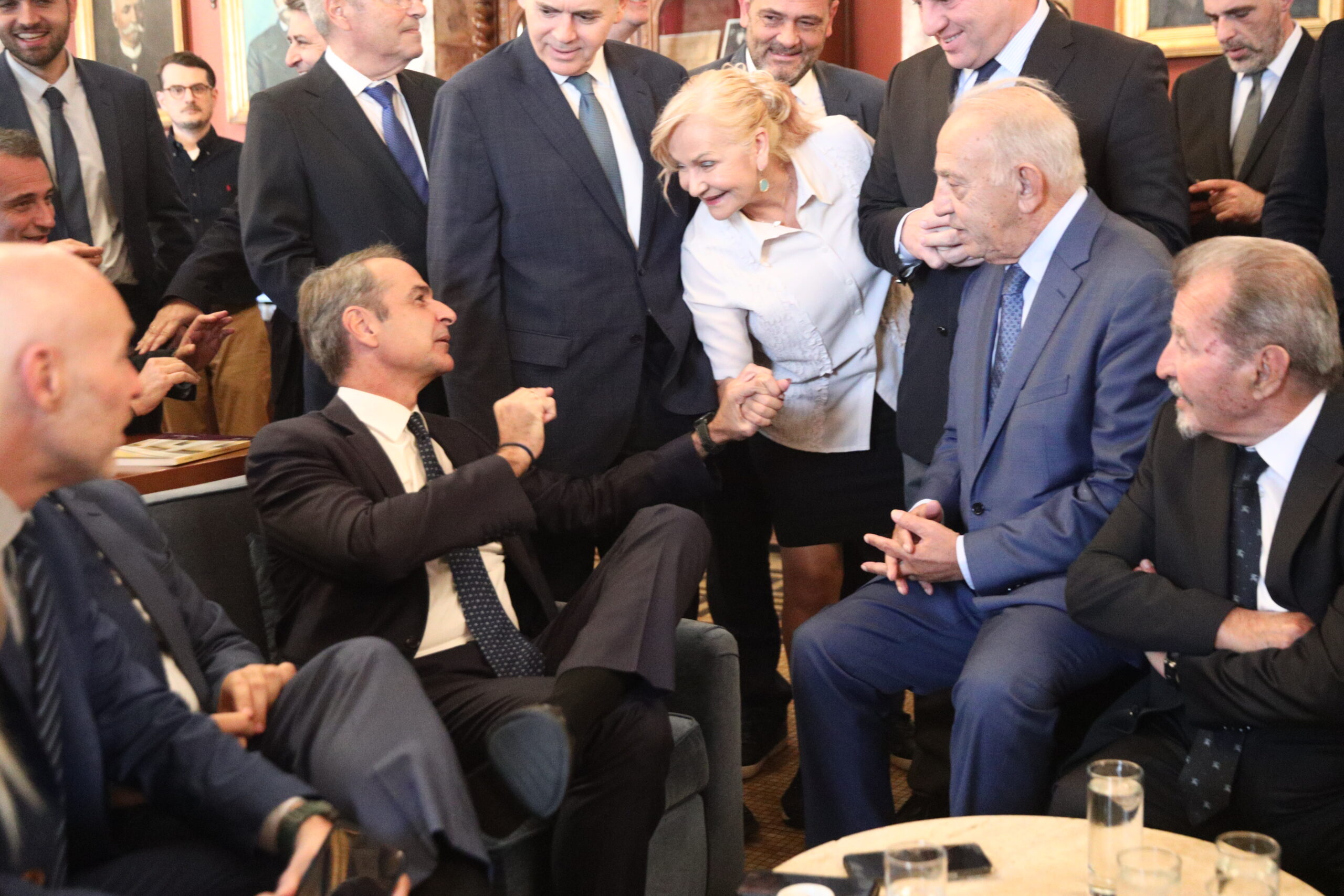 Συνάντηση του πρωθυπουργού Κυριάκου Μητσοτάκη με βουλευτές της Νέας Δημοκρατίας στο εντευκτήριο της Βουλής, Παρασκευή 14 Νοεμβρίου 2025. (ΓΙΑΝΝΗΣ ΠΑΝΑΓΟΠΟΥΛΟΣ