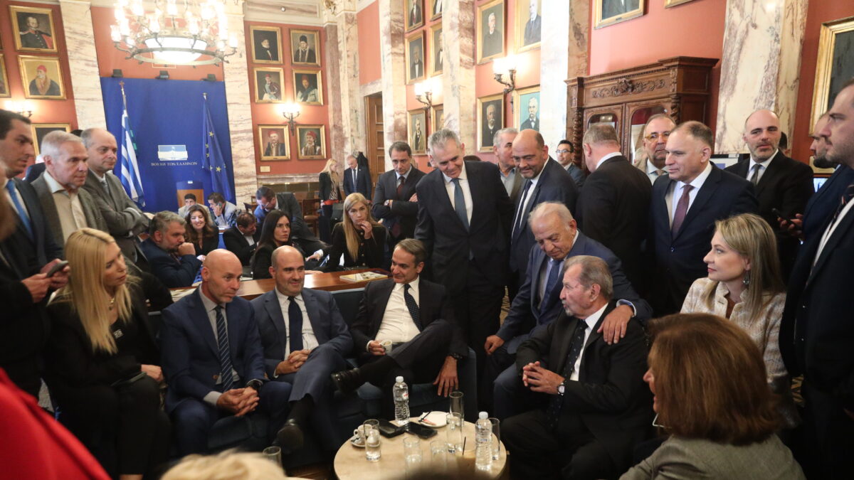 Συνάντηση του πρωθυπουργού Κυριάκου Μητσοτάκη με βουλευτές της Νέας Δημοκρατίας στο εντευκτήριο της Βουλής, Παρασκευή 14 Νοεμβρίου 2025.  (ΓΙΑΝΝΗΣ ΠΑΝΑΓΟΠΟΥΛΟΣ