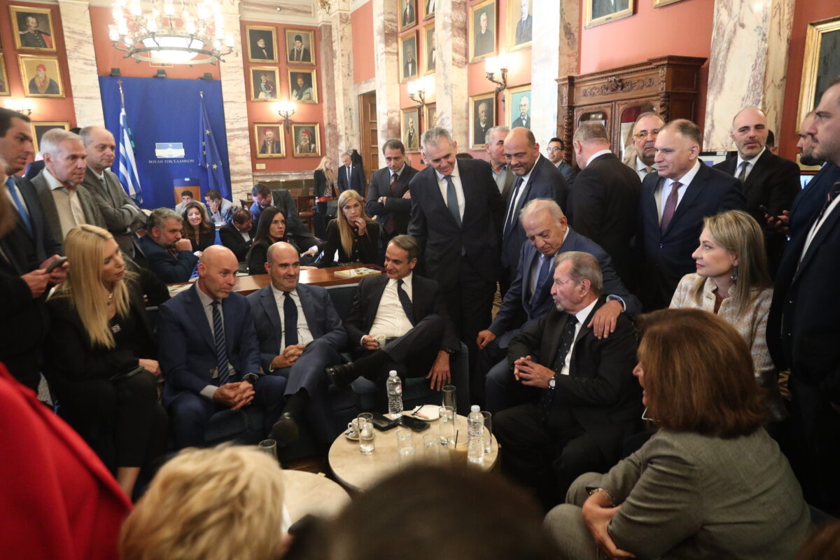 Συνάντηση του πρωθυπουργού Κυριάκου Μητσοτάκη με βουλευτές της Νέας Δημοκρατίας στο εντευκτήριο της Βουλής, Παρασκευή 14 Νοεμβρίου 2025.  (ΓΙΑΝΝΗΣ ΠΑΝΑΓΟΠΟΥΛΟΣ