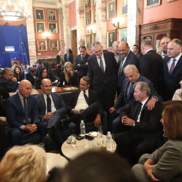 Συνάντηση του πρωθυπουργού Κυριάκου Μητσοτάκη με βουλευτές της Νέας Δημοκρατίας στο εντευκτήριο της Βουλής, Παρασκευή 14 Νοεμβρίου 2025.  (ΓΙΑΝΝΗΣ ΠΑΝΑΓΟΠΟΥΛΟΣ