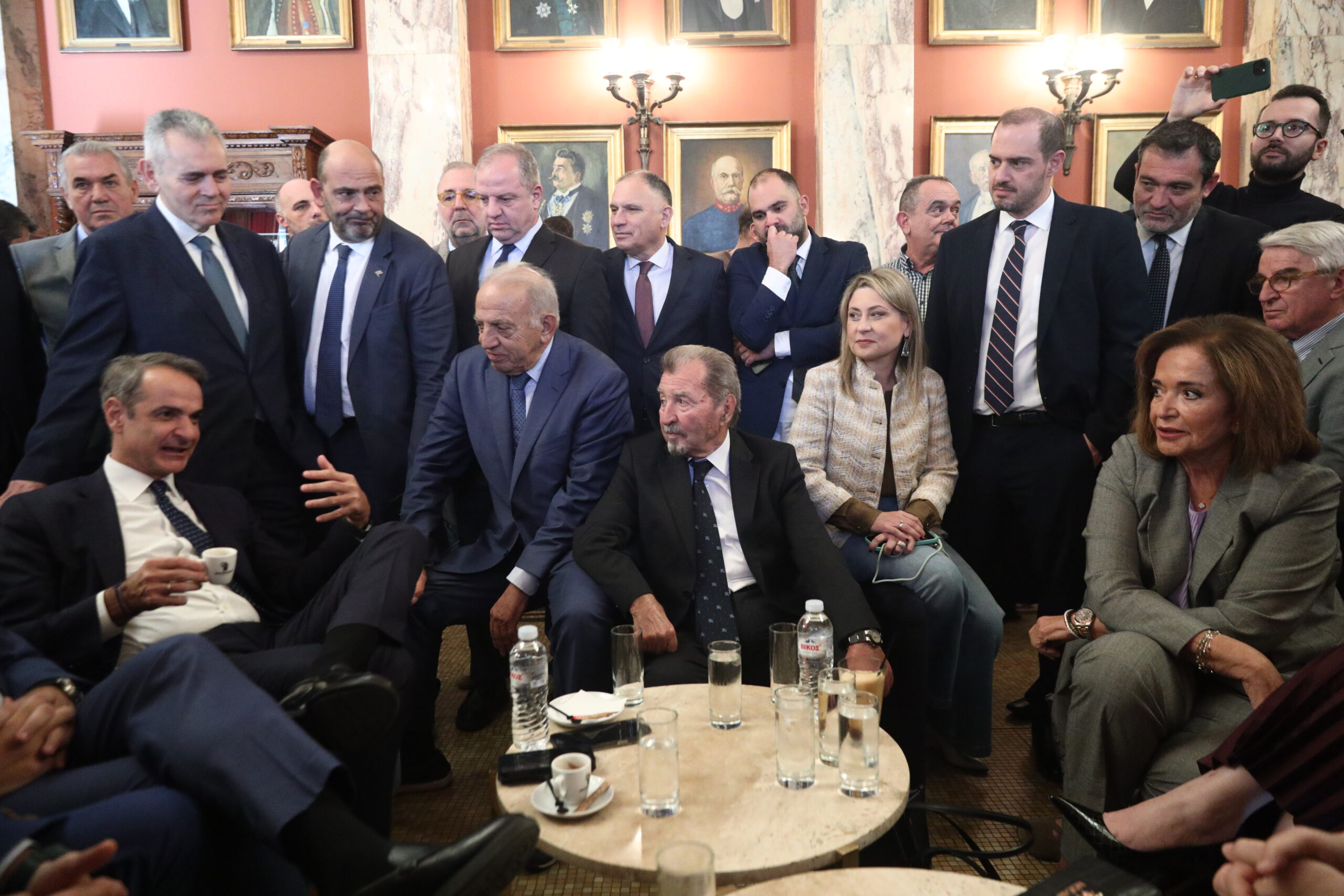 Συνάντηση του πρωθυπουργού Κυριάκου Μητσοτάκη με βουλευτές της Νέας Δημοκρατίας στο εντευκτήριο της Βουλής, Παρασκευή 14 Νοεμβρίου 2025. (ΓΙΑΝΝΗΣ ΠΑΝΑΓΟΠΟΥΛΟΣ