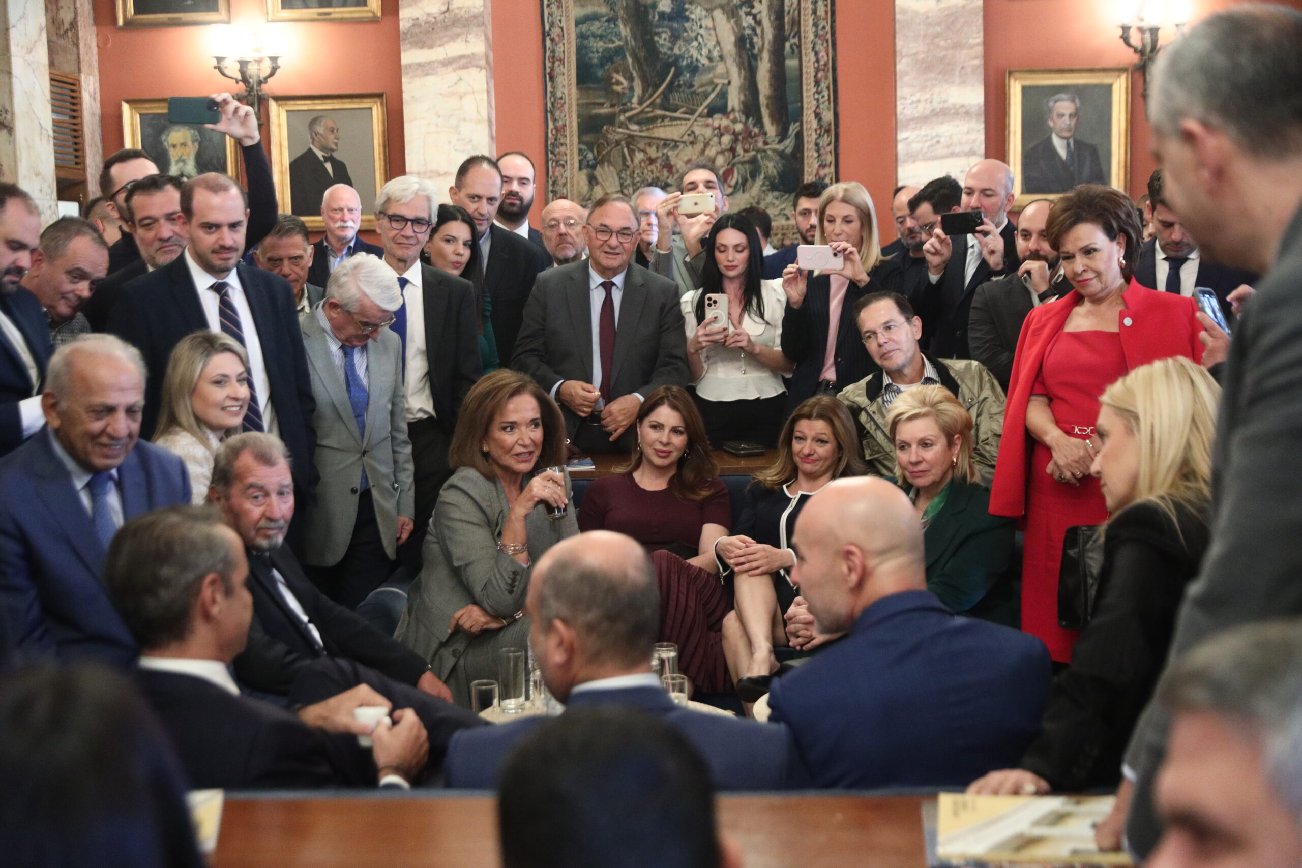 Συνάντηση του πρωθυπουργού Κυριάκου Μητσοτάκη με βουλευτές της Νέας Δημοκρατίας στο εντευκτήριο της Βουλής, Παρασκευή 14 Νοεμβρίου 2025. (ΓΙΑΝΝΗΣ ΠΑΝΑΓΟΠΟΥΛΟΣ