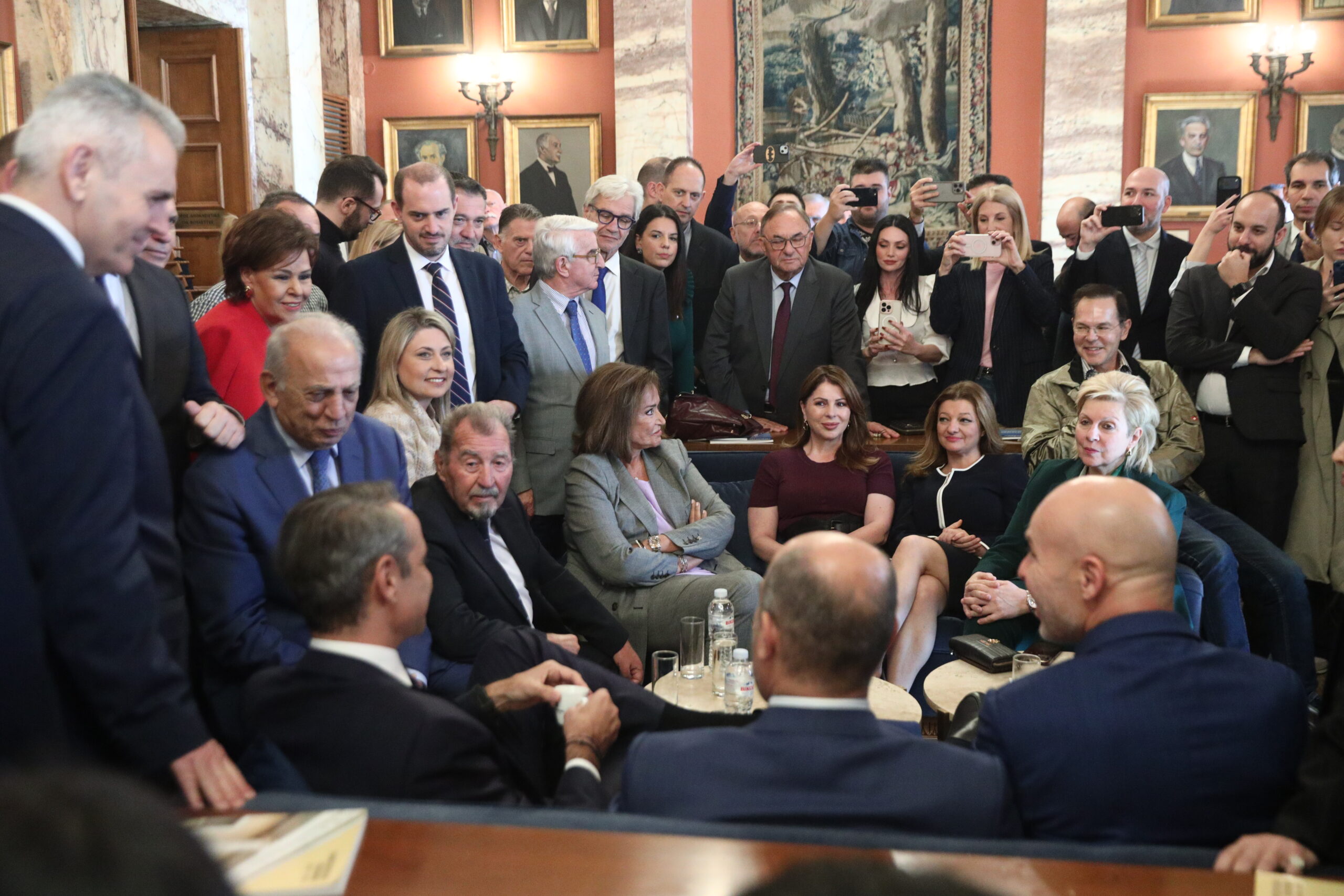 Συνάντηση του πρωθυπουργού Κυριάκου Μητσοτάκη με βουλευτές της Νέας Δημοκρατίας στο εντευκτήριο της Βουλής, Παρασκευή 14 Νοεμβρίου 2025. (ΓΙΑΝΝΗΣ ΠΑΝΑΓΟΠΟΥΛΟΣ