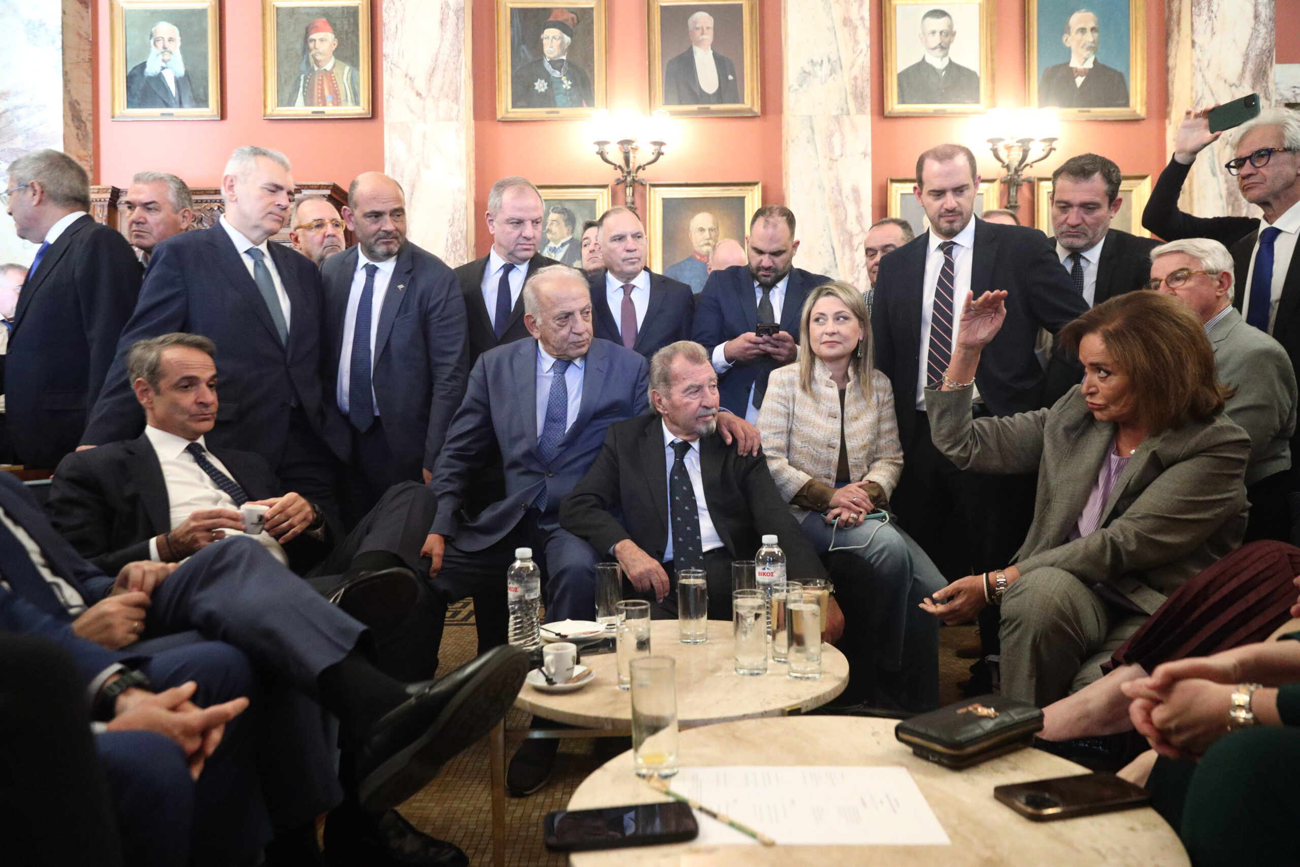 Συνάντηση του πρωθυπουργού Κυριάκου Μητσοτάκη με βουλευτές της Νέας Δημοκρατίας στο εντευκτήριο της Βουλής, Παρασκευή 14 Νοεμβρίου 2025. (ΓΙΑΝΝΗΣ ΠΑΝΑΓΟΠΟΥΛΟΣ