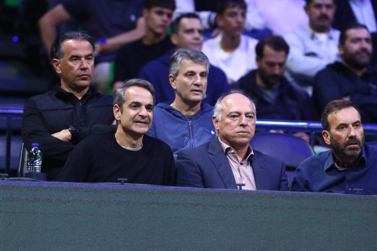 Ο Κυριάκος Μητσοτάκης στον αγώνα του Τζόκοβιτς (ΜΑΡΚΟΣ ΧΟΥΖΟΥΡΗΣ