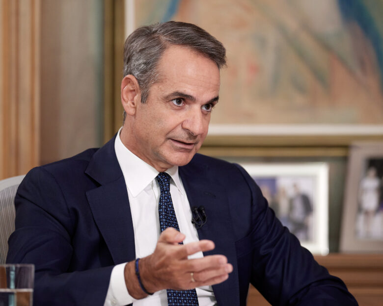 Ο Κυριάκος Μητσοτάκης στην ΕΡΤ: Δείτε live τη συνέντευξη