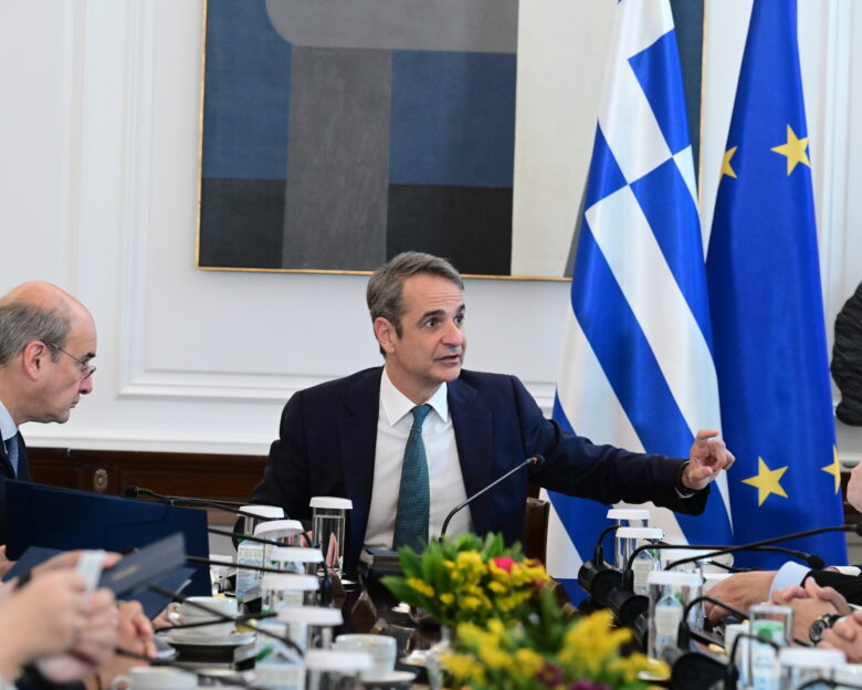 Μητσοτάκης στο υπουργικό: Σημαντική τομή η ενίσχυση των συλλογικών συμβάσεων – Αύριο επιστρέφεται ένα ενοίκιο σε 1 εκατομμύριο πολίτες