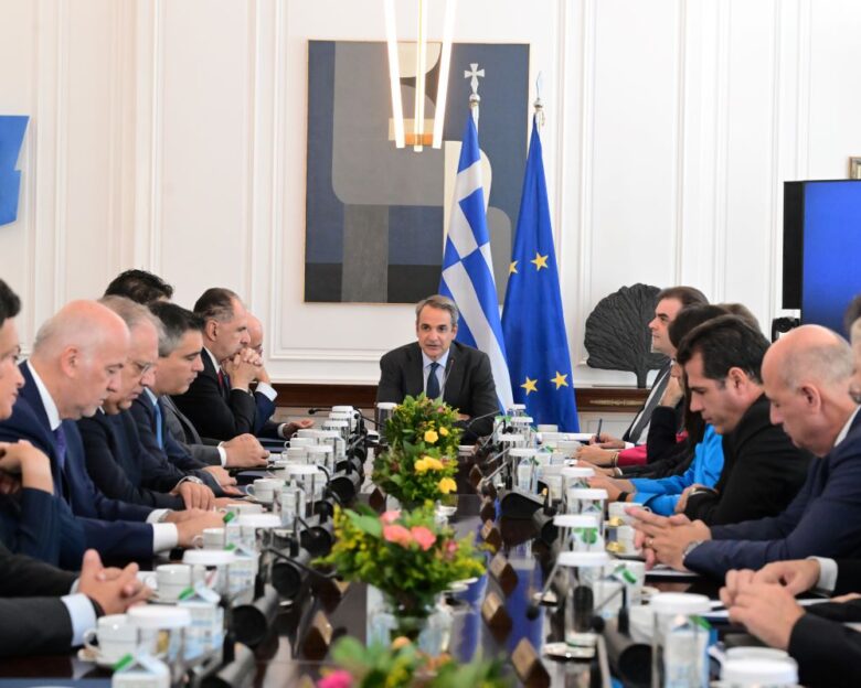 Πού ποντάρει η ΝΔ για δημοσκοπική ανάκαμψη και το «αγκάθι» της ακρίβειας που παραμένει