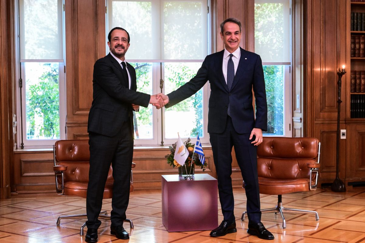 Συνάντηση Μητσοτάκη - Χριστοδουλίδη στο Μαξίμου